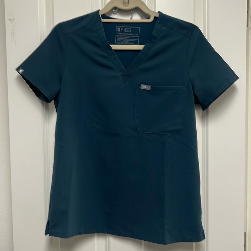 Figs Scrub top